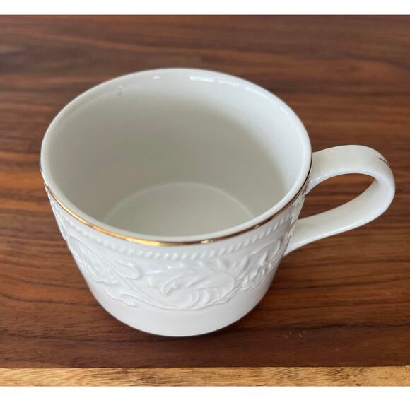 Farberware CALAIS Tea Cup White Embossed 22K Gold Trim - Picture 3 of 6